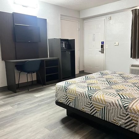 Motel 6-Middleburg Heights, OH - Cleveland Buitenkant foto