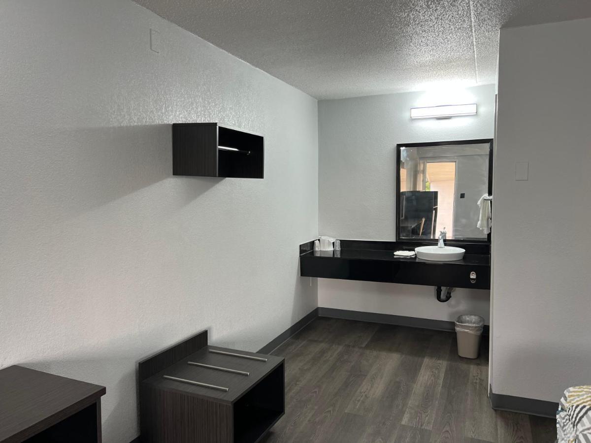 Motel 6-Middleburg Heights, OH - Cleveland Buitenkant foto