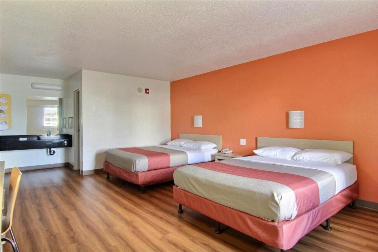 Motel 6-Middleburg Heights, OH - Cleveland Buitenkant foto