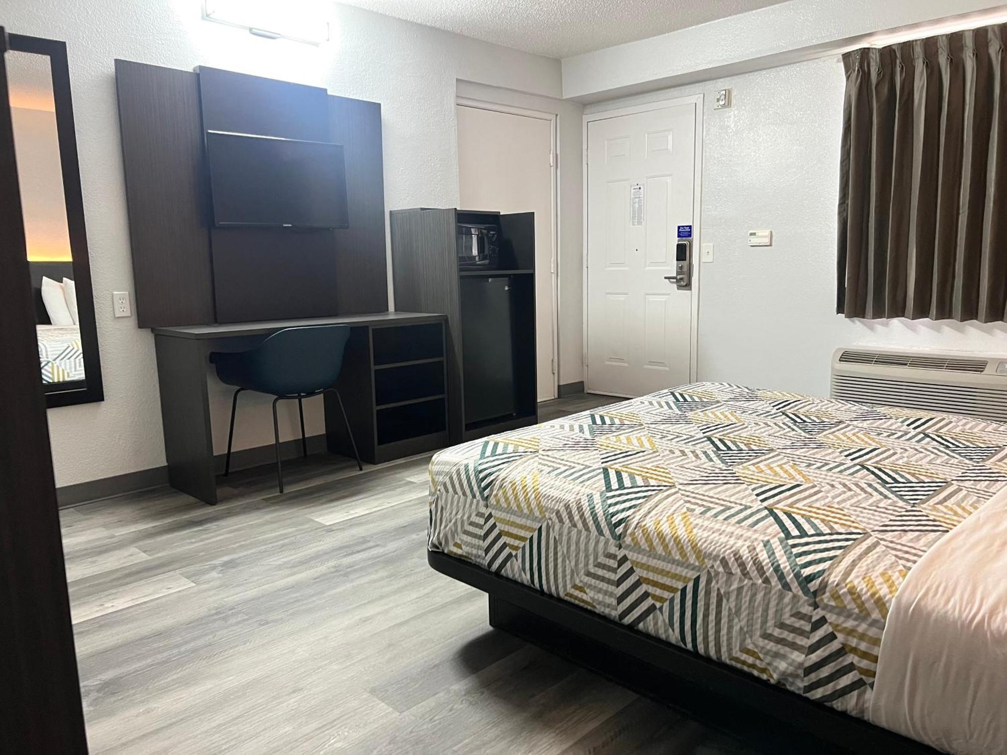 Motel 6-Middleburg Heights, OH - Cleveland Buitenkant foto