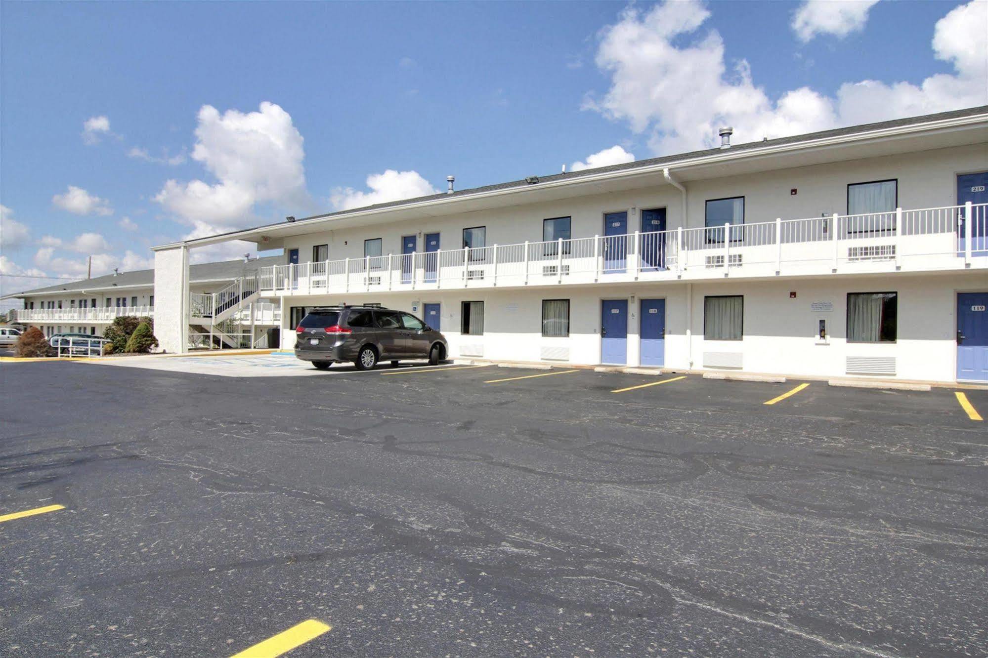 Motel 6-Middleburg Heights, OH - Cleveland Buitenkant foto