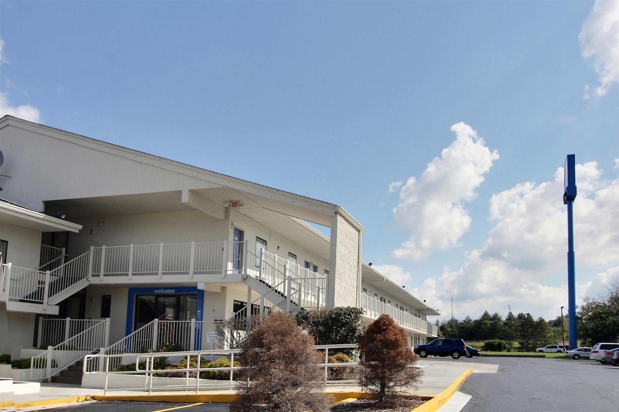 Motel 6-Middleburg Heights, OH - Cleveland Buitenkant foto